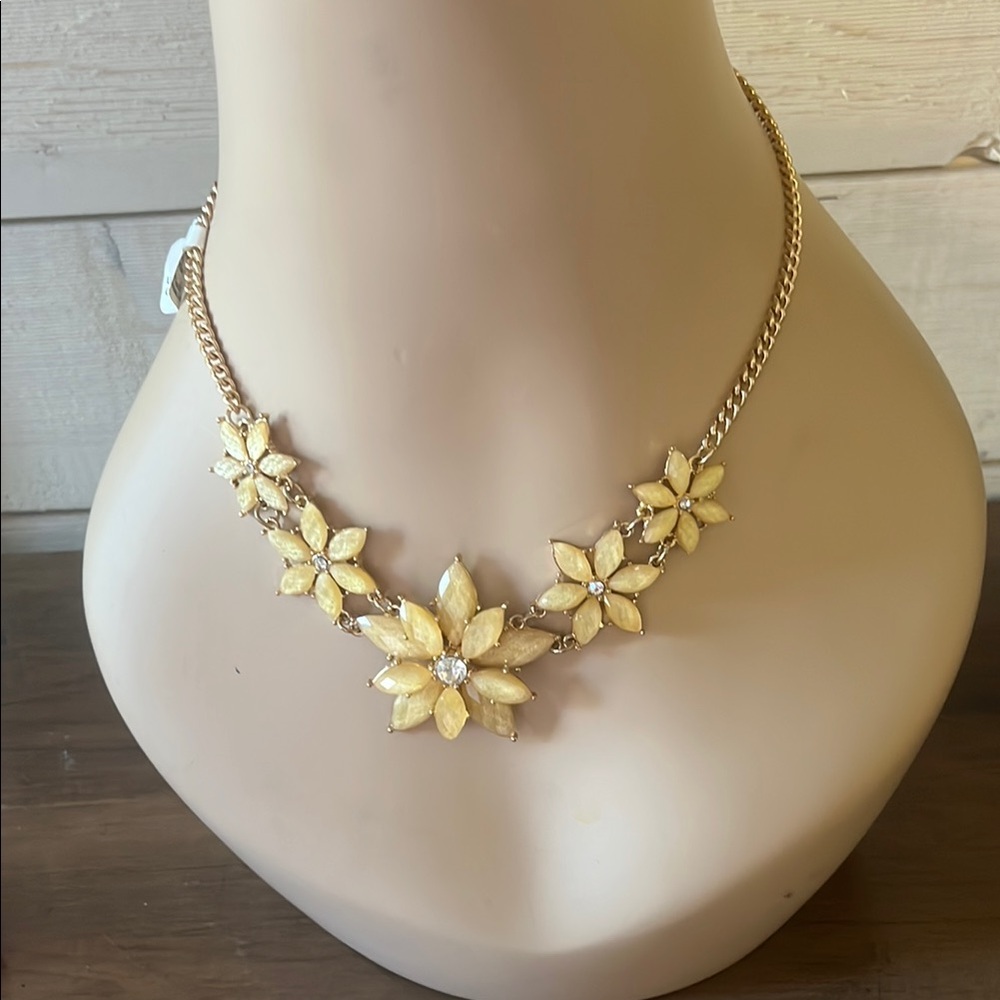 Icing NWT  Floral Gold & Yellow Necklace